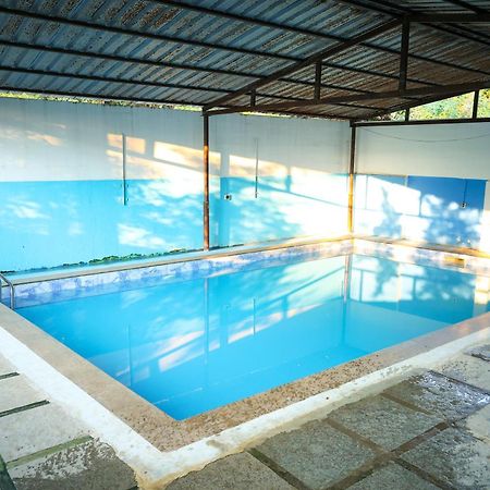 The Club House Hotel Puducherry Buitenkant foto