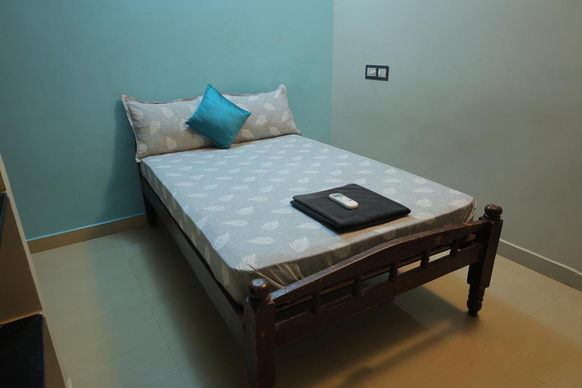The Club House Hotel Puducherry Buitenkant foto