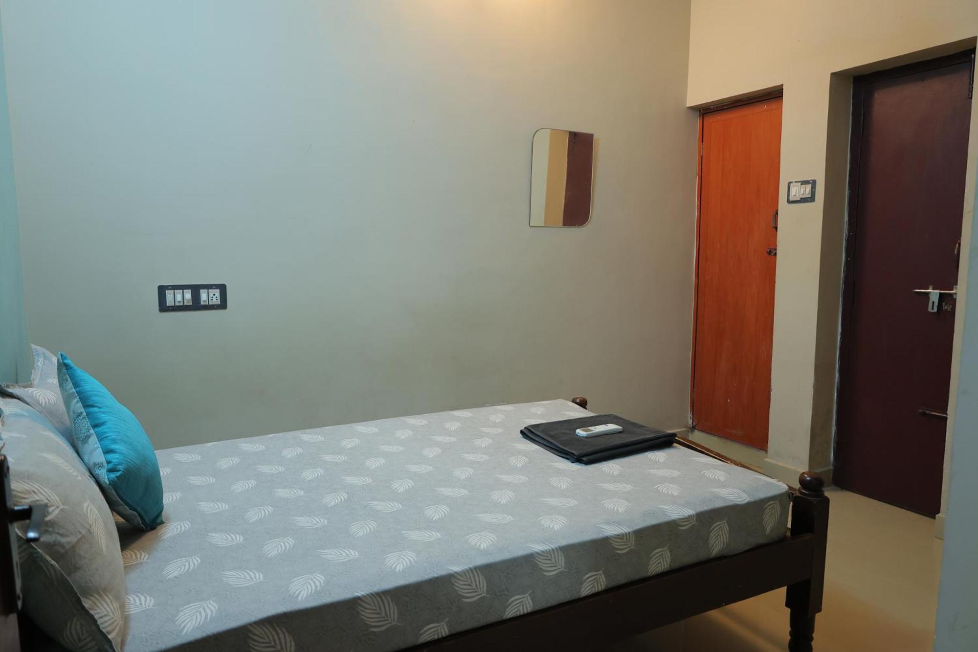 The Club House Hotel Puducherry Buitenkant foto