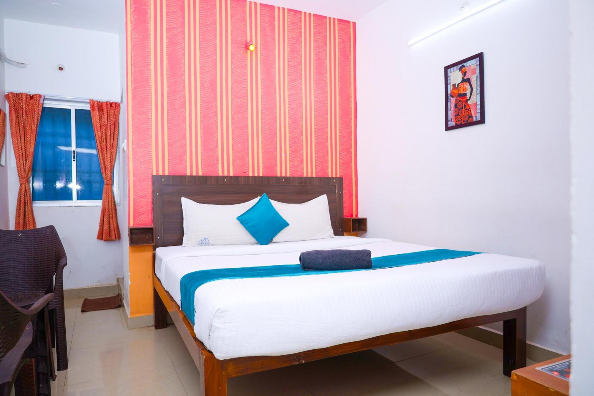 The Club House Hotel Puducherry Buitenkant foto
