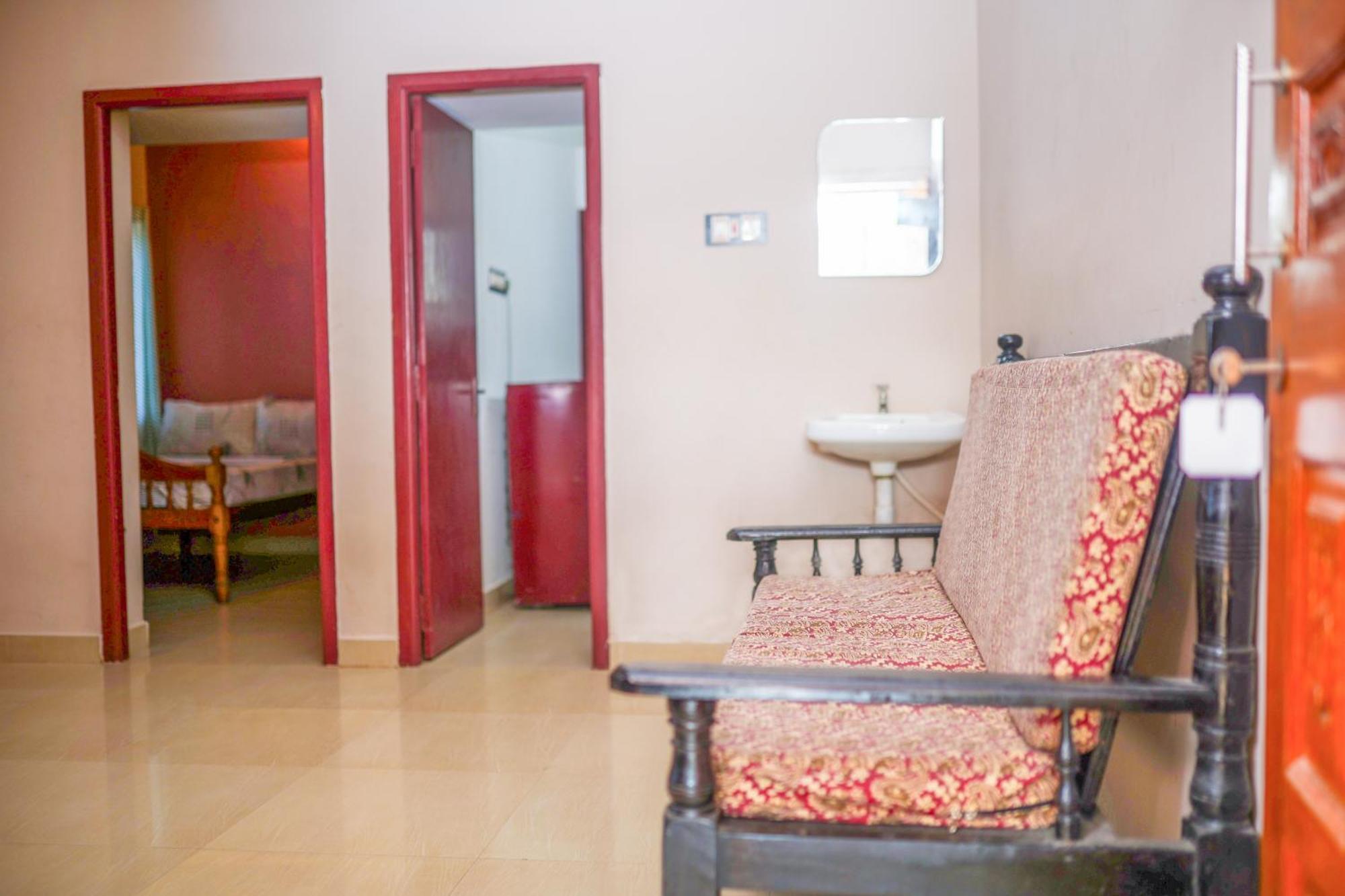 The Club House Hotel Puducherry Buitenkant foto