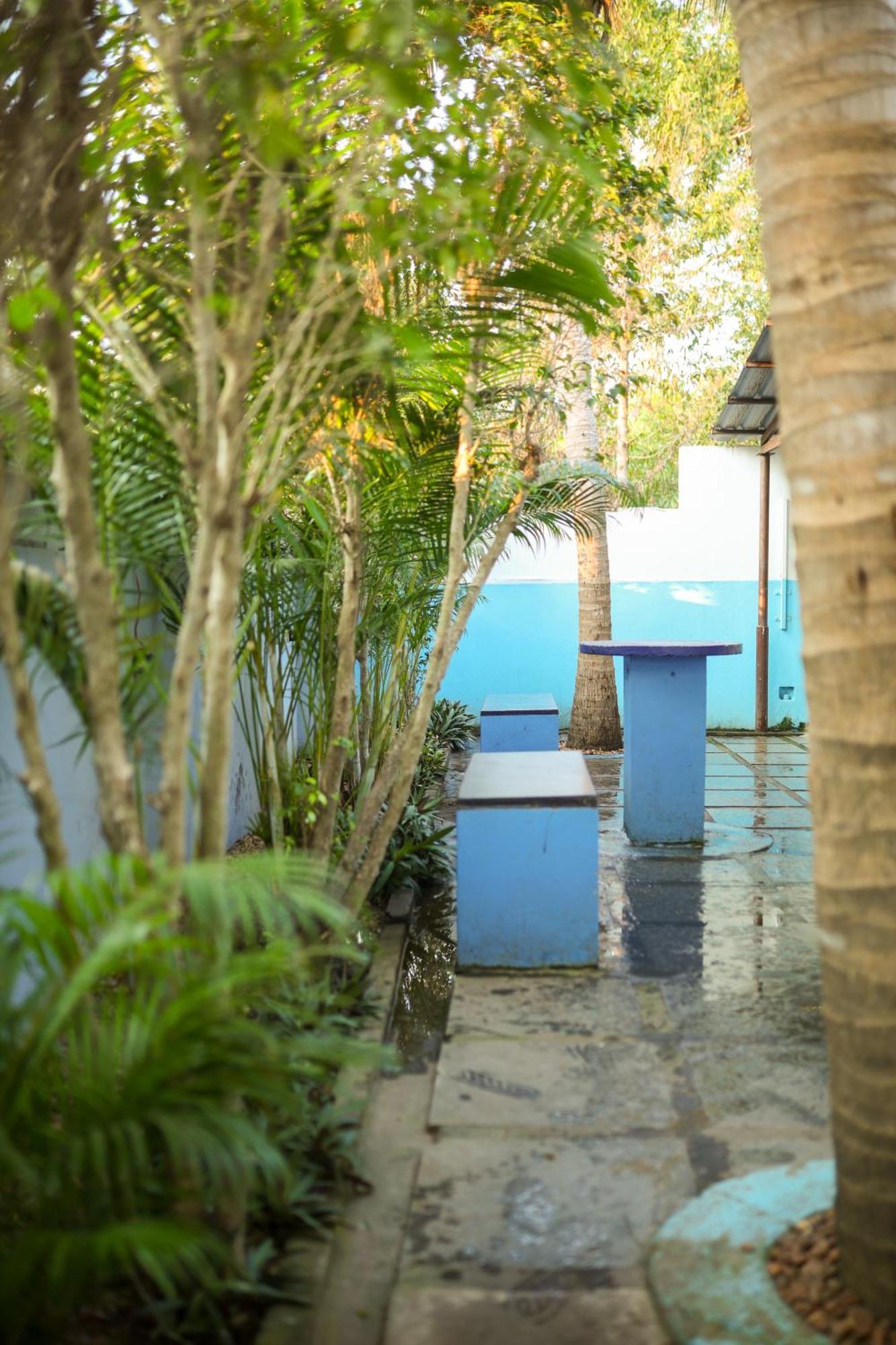 The Club House Hotel Puducherry Buitenkant foto